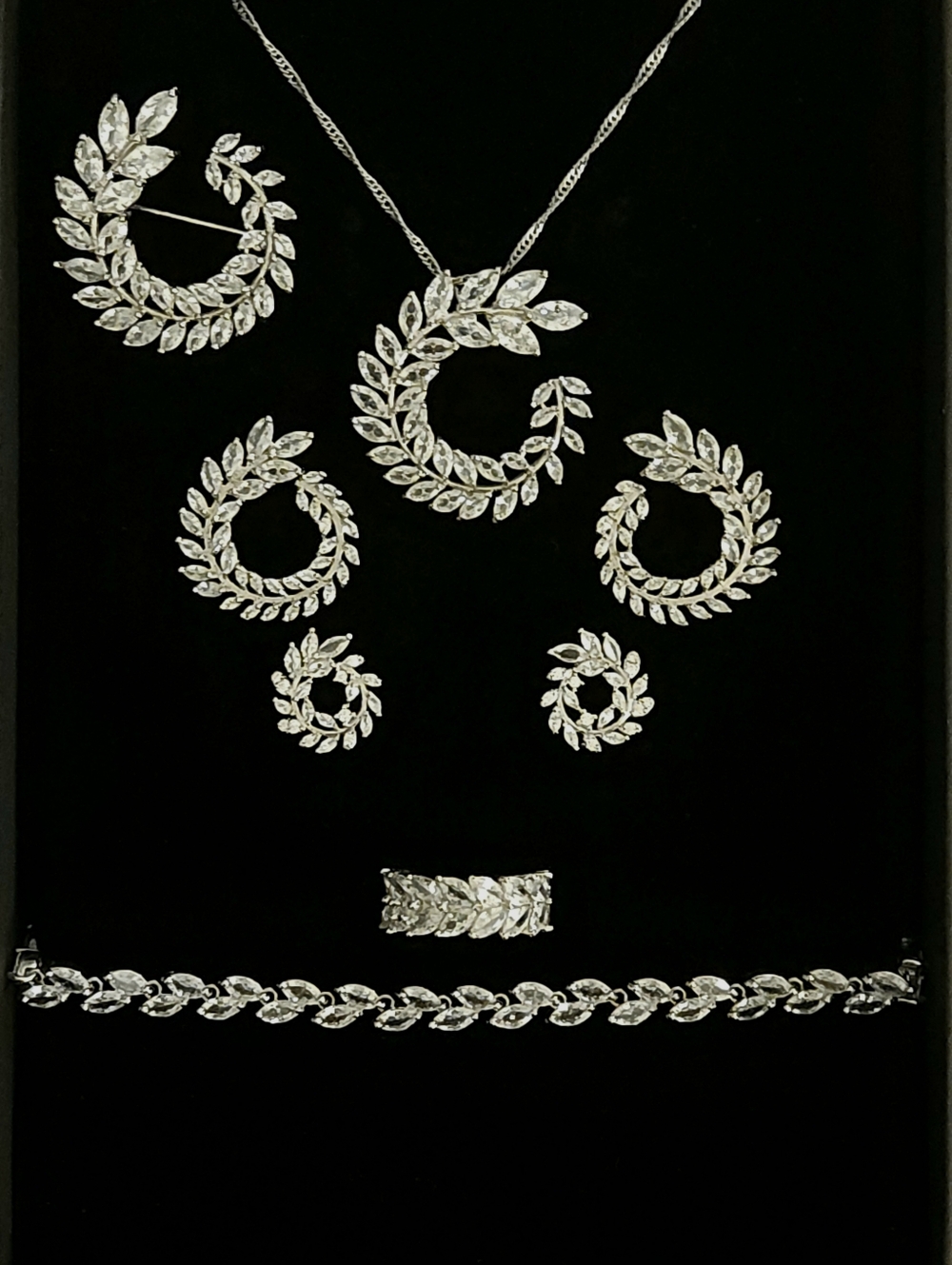 White Gold And Lab Diamond Jewelry Set With Leaf Design